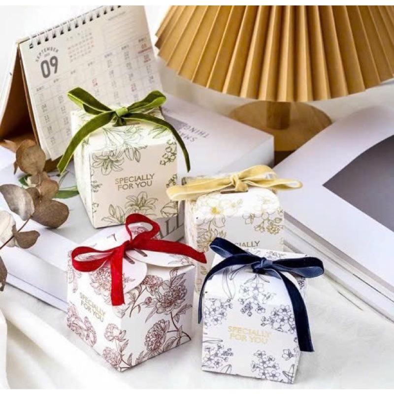 Hộp quà tặng, hộp quà cưới mini hoạ tiết hoa 4 mùa size S (kèm dây buộc) - gift box - Hộp quà sự kiện candy box