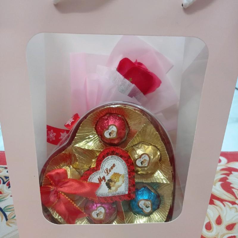 Quà 14/2, set quà Valentine tặng bạn nữ (B8) gồm 1 hộp socola 6v, 1 bó hoa hồng sáp, 1 túi đựng Sinh nhật Đám cưới Trẻ em Nhiều màu sắc