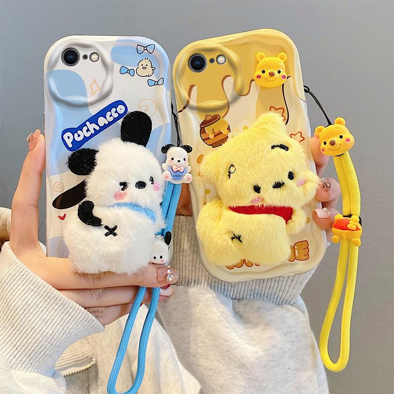 Ốp Hoạt Hình, Dành Cho iPhone 7 Và 8 Se 2022, Chất Liệu Silicon Mềm, Thiết Kế Cạnh Gợn Sóng Kem, Hình Chó Pacha Gấu Winnie Dâu Tây, Quả Cầu Than, Tương Thích Với iPhone Se 2020, Có Dây Đeo Bện, Ốp Điện Thoại