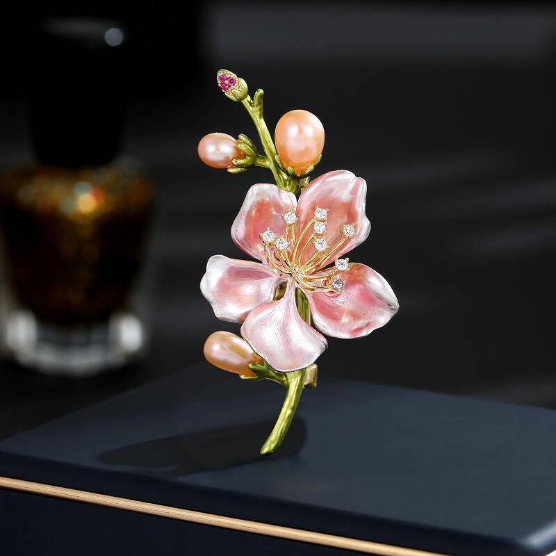 Product Introduction of Elegant Chinese style dress, cheongsam, chest flower, freshwater pearl, multi-purpose anti glare magnolia, high-end brooch 0