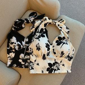 เสื้อกั๊กสายสปาเก็ตตี้เชือกแขวนคอ, Niche ใหม่สำหรับปี 2024, การออกแบบคอวีเซ็กซี่ของผู้หญิง, เอฟเฟกต์กระชับสัดส่วน, สามารถสวมใส่นอก, สไตล์เปลือย, เสื้อแขวนลายดอกไม้ Women Clothing Lady เสื้อ มี