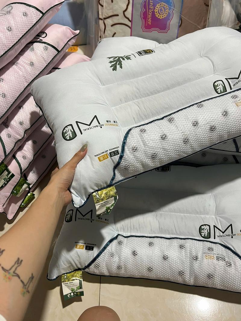 Product Introduction of ￼Gối Massage Công Thái Học Thảo Dược Hương Ngải Cứu Giảm Đau Mỏi, Hương Ngải Cứu Giúp Dễ Ngủ, Ngủ Sâu Giấc KT 48x74cm 4