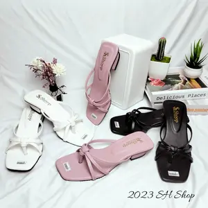 Sendal Wanita Sendal Jepit kekinian Cantik Hitam Putih