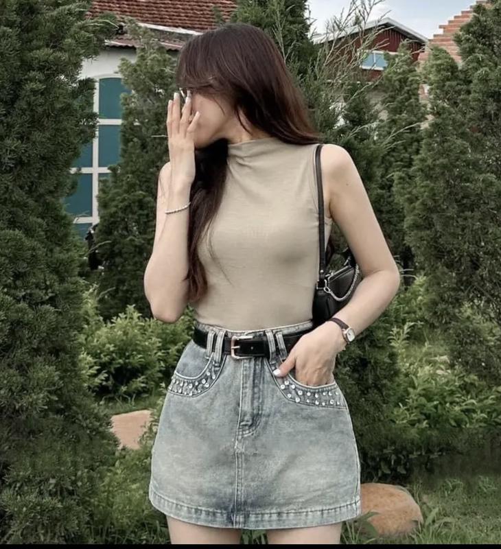 Chân váy jean ngắn đính đá viền túi lưng cao có quần bò bảo vệ không co dãn fitform chuẩn washhi màu QC3988 - Hottrend 2024