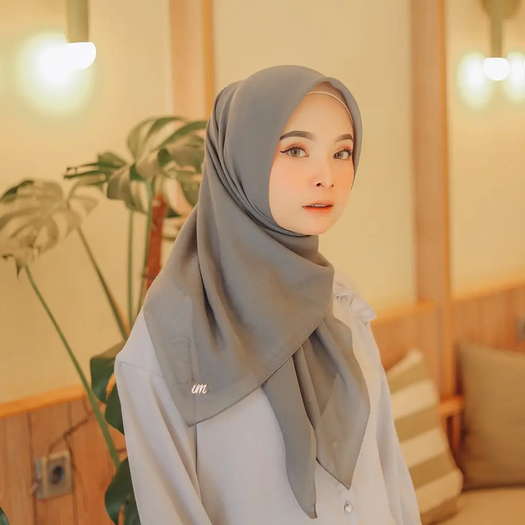 Segi Empat Paris Umama Scarf // Kerudung Polos Segiempat Paris Ori // Paris Umama Scarf Ori