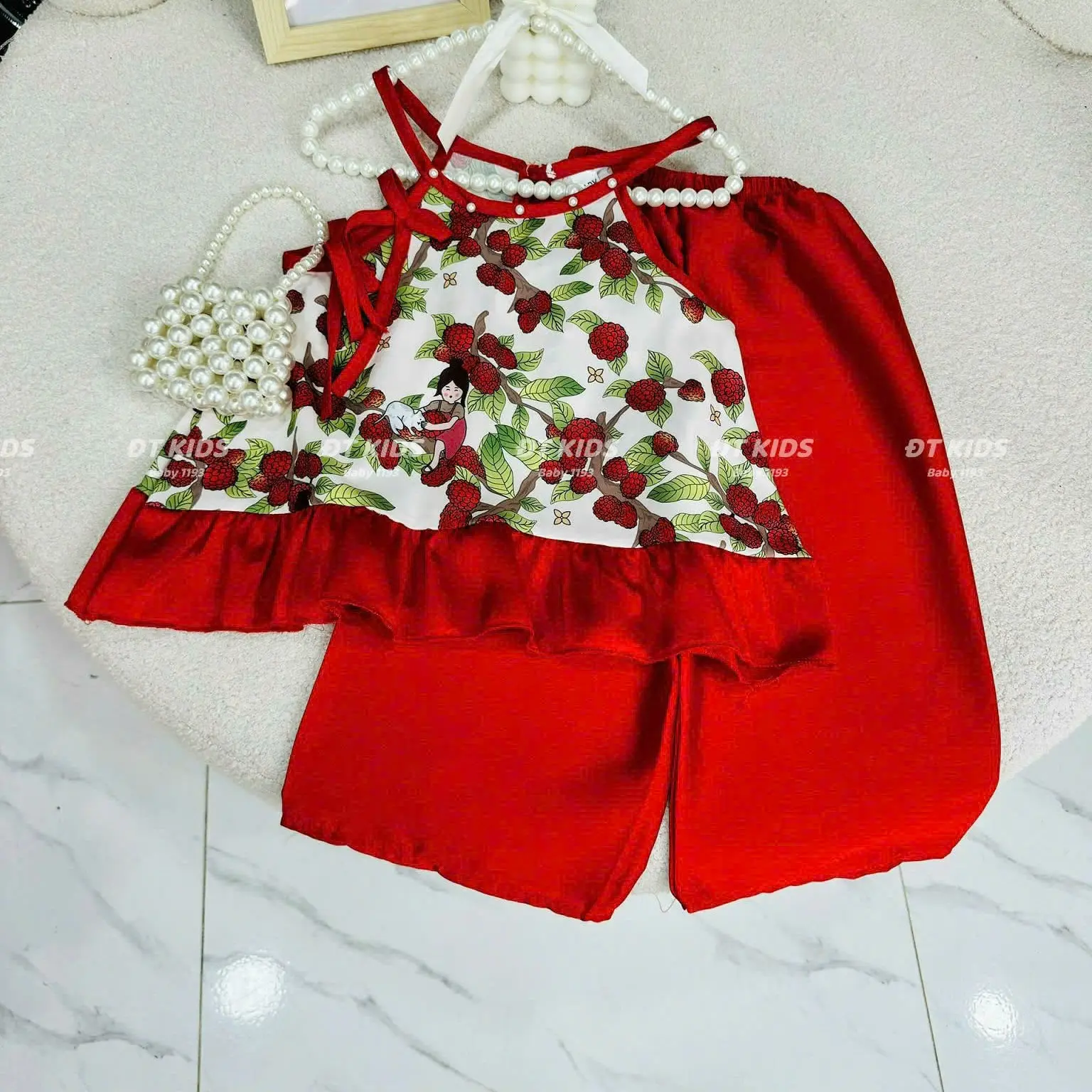 Đồ yếm cho trẻ, màu đỏ, đồ mặc tết, hoạ tiết dễ thương
