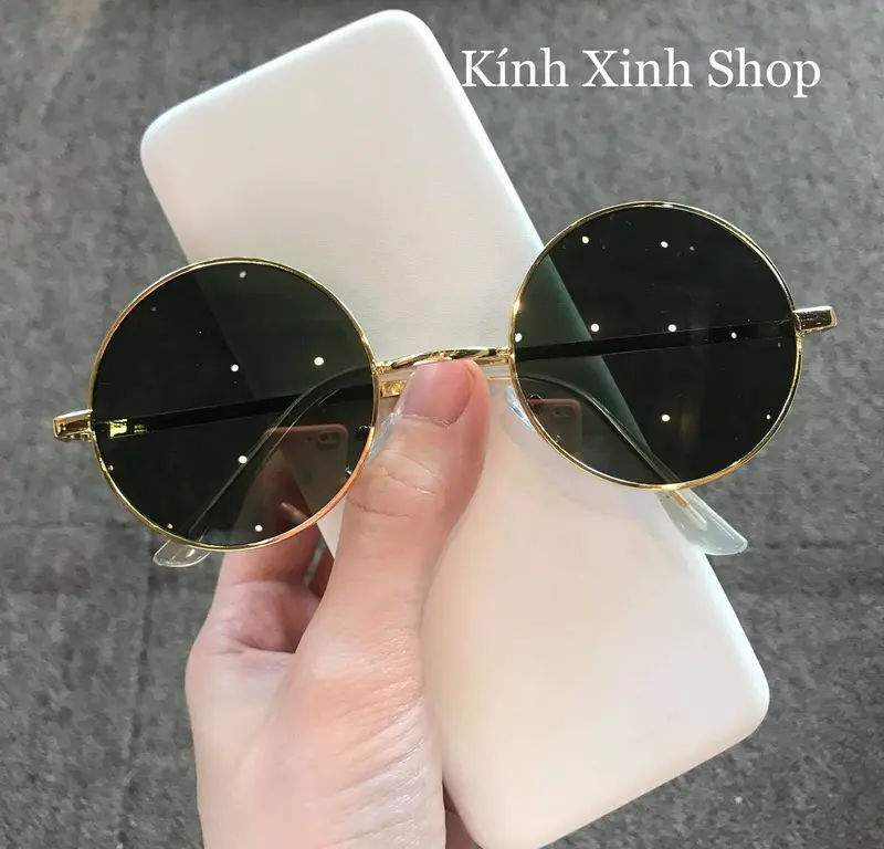 Kính râm mắt tròn thầy bói 3