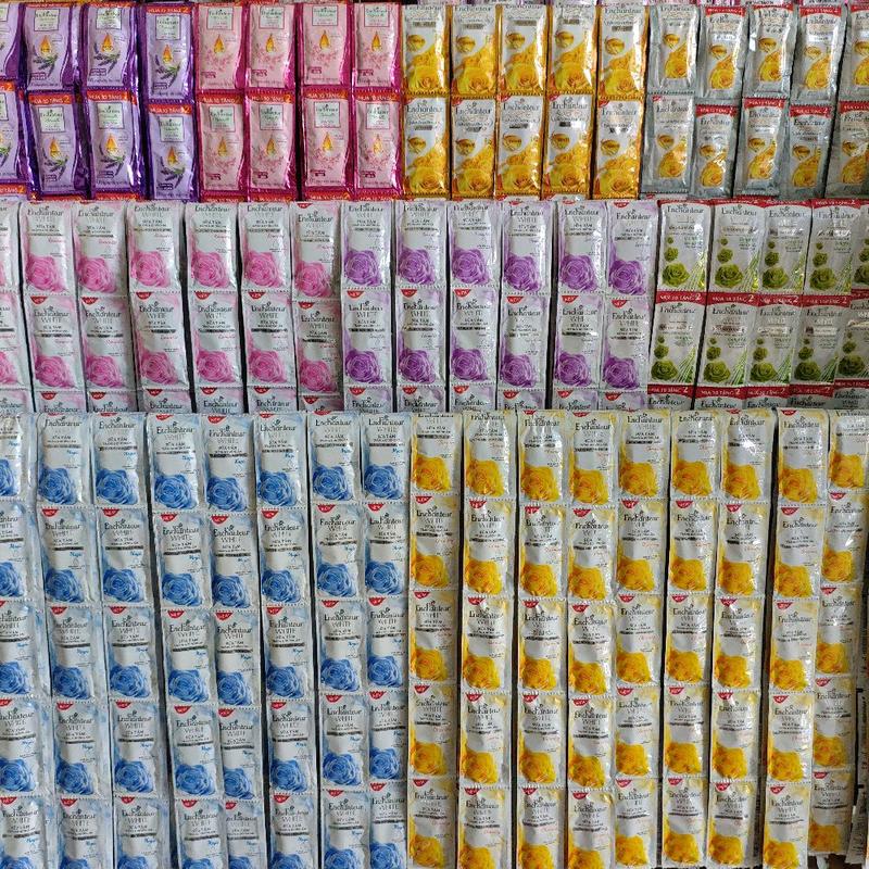 Dây Sữa Tắm Enchanteur 10 gói/ dây đủ màu