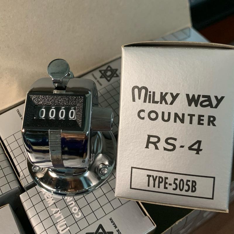 LOẠI TỐT INOX CHÍNH HÃNG 100% Dụng cụ máy đếm sản lượng cơ học máy đếm số cầm tay , có chân để bàn có 4 hàng số