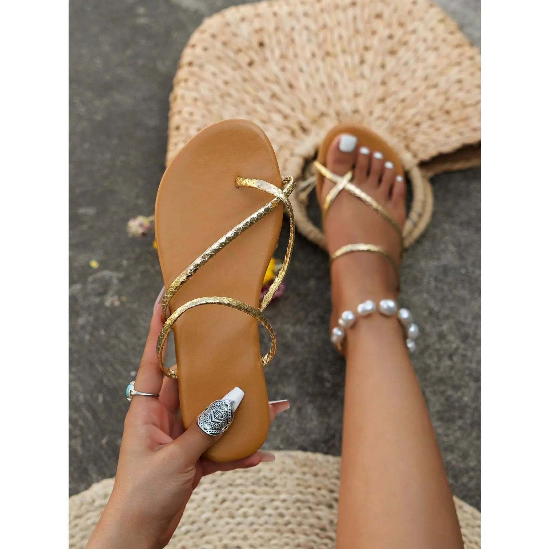 Summer New Arrival Gold Women's Flip Flops, Large Size Beach Slippers For Casual & Fashionable Toe Separating Walking Shoes Girl Footwear