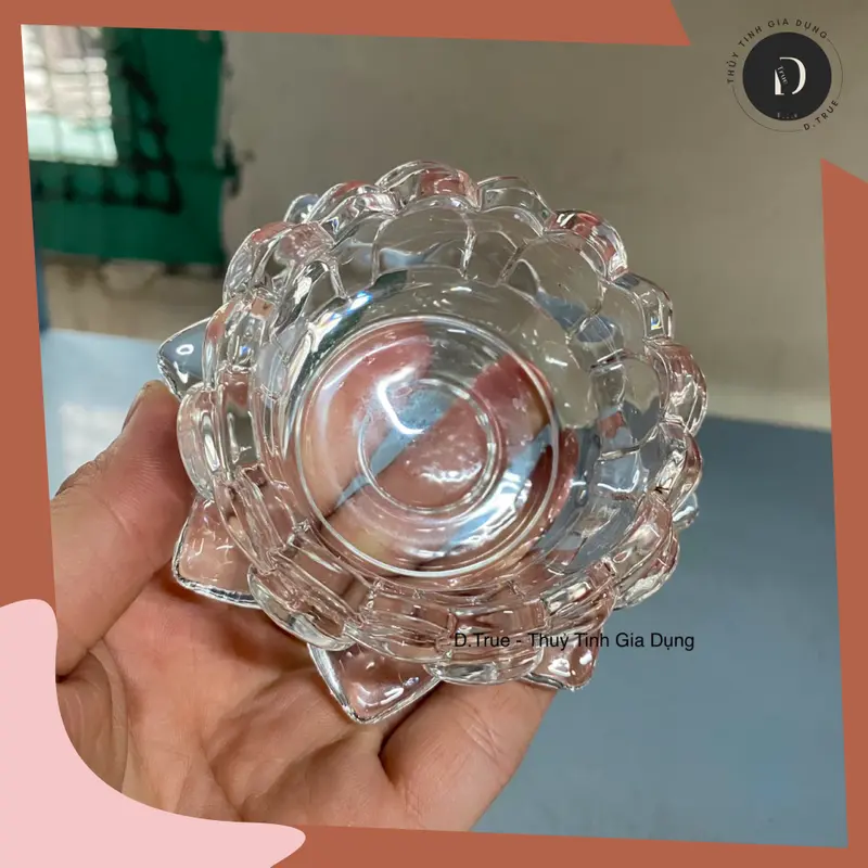 Đế Nến Thủy Tinh Nguyên Khối Kiểu Bông Sen Cánh Nhỏ Trong Suốt (Tặng Kèm Nến Mỗi Cái)) 4
