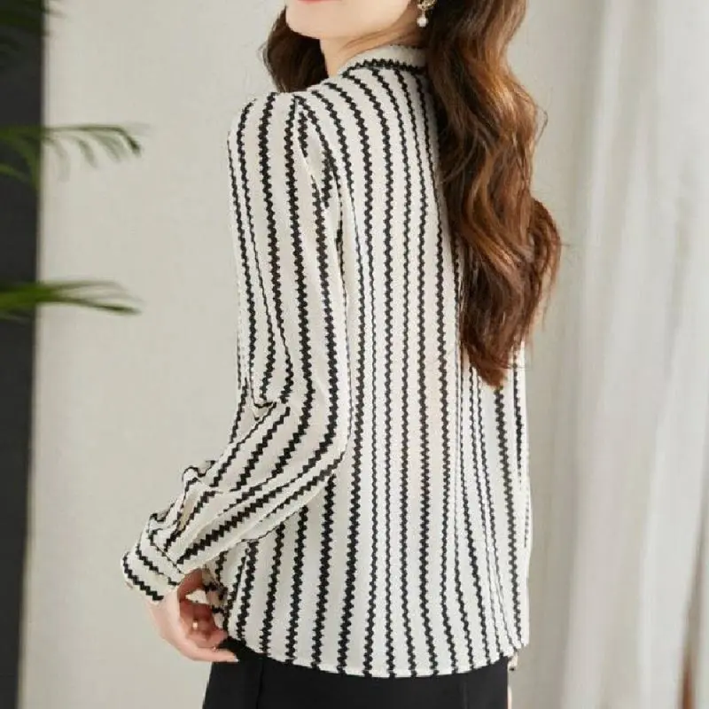 FADFAD Kemeja lengan panjang button-down elegan 4