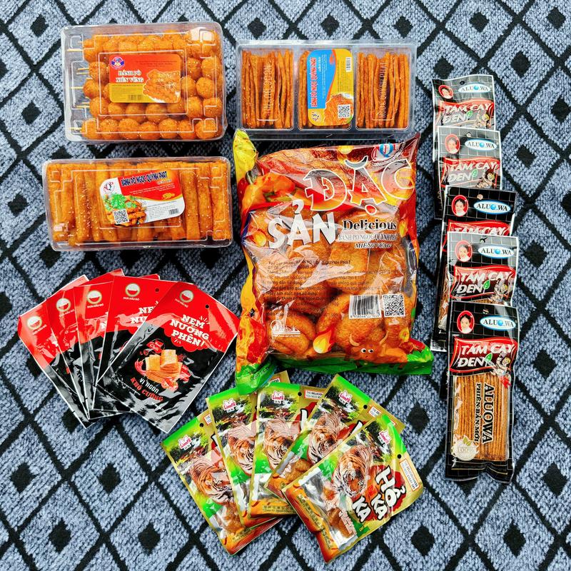 Combo đồ ăn vặt 4 món snack bò quẩy kèm thêm 15 snack que cay mix vị