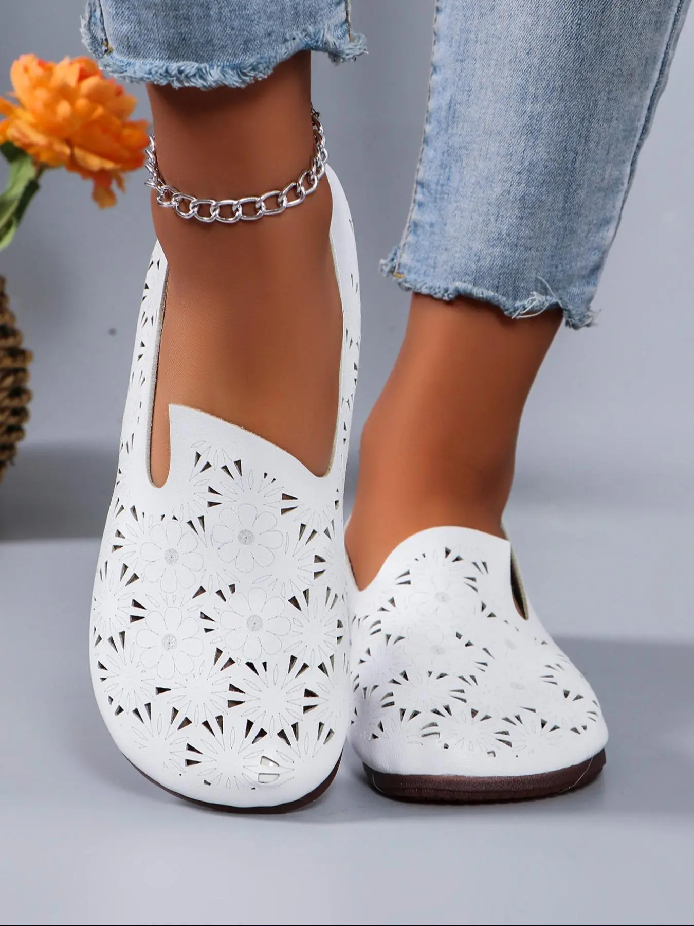 Women's Fashionable Hollow Out Design Slip on Sneakers, Casual Comfortable Breathable Low Top Shoes, All-match Commuter Shoes for Work & Daily Wear, Girl