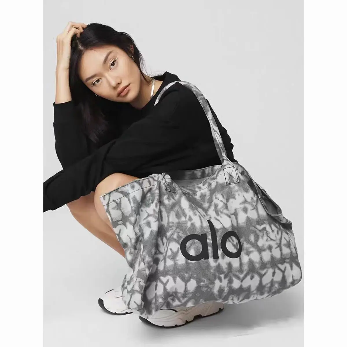 Genuine Goods Alo Yoga Yoga Bag Shoulder Bag Canvas Bag Men's and Women's Large Capacity Shopping Bag Outdoor Sports Gym Bag