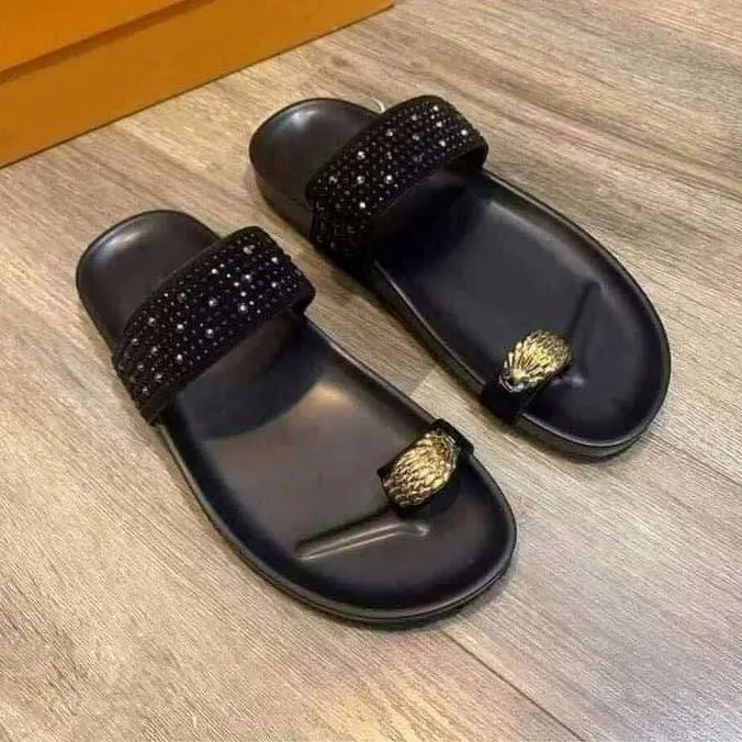 Dép sỏ ngón đính đá sandal dép nam thiết kế phong cách thời thượng dép đế cao su đúc 2 lớp Mã 016 Mũi tròn Dép kẹp Dép xăng đan DéP Đồng Đế Bằng Jean dep quaingang xongon