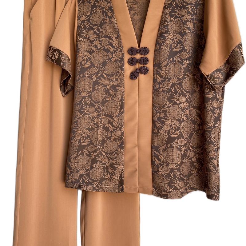  Bộ lam đẹp.quần 9tất tay ngắn.nút tào. Ống quần 22cm. size5 quần dài 93cm. Chất vải gấm 2Da.phối   Mát mịn thoải mái nhẹ nhàng cho tuổi trung niên sang trọng lịch sự Nữ 