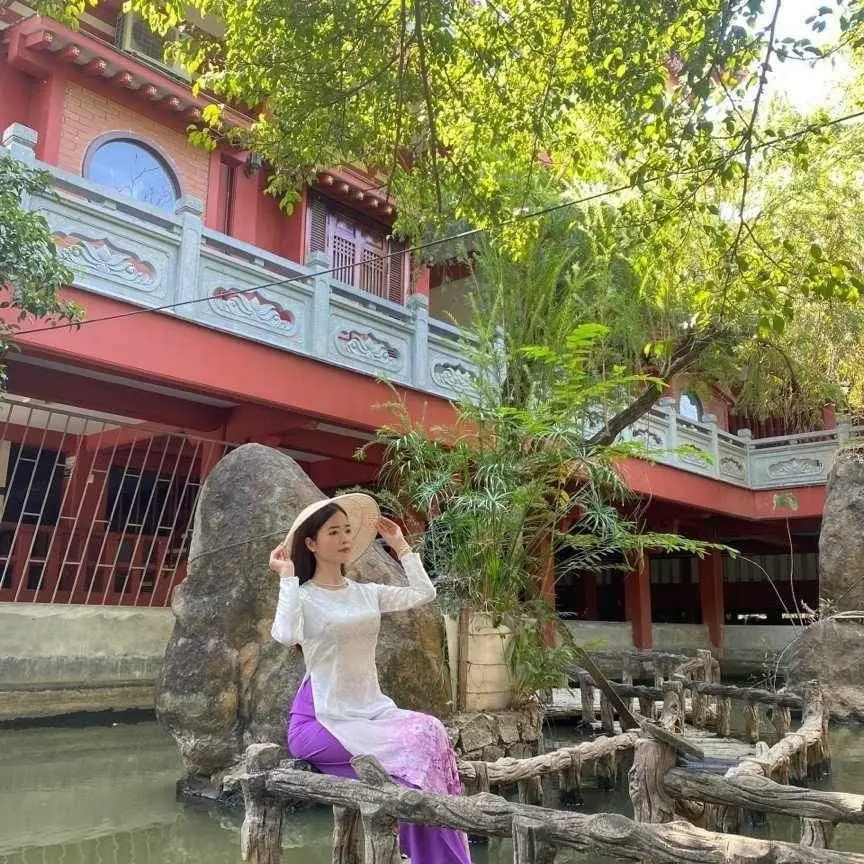 Mẫu tặng Áo dài cổ tròn gấm hoa