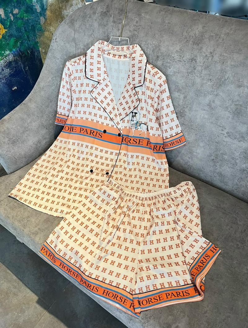 Product Introduction of Đồ bộ đùi lụa Latin fom vest 4 cúc bọc - size dưới 70kg  Women 31