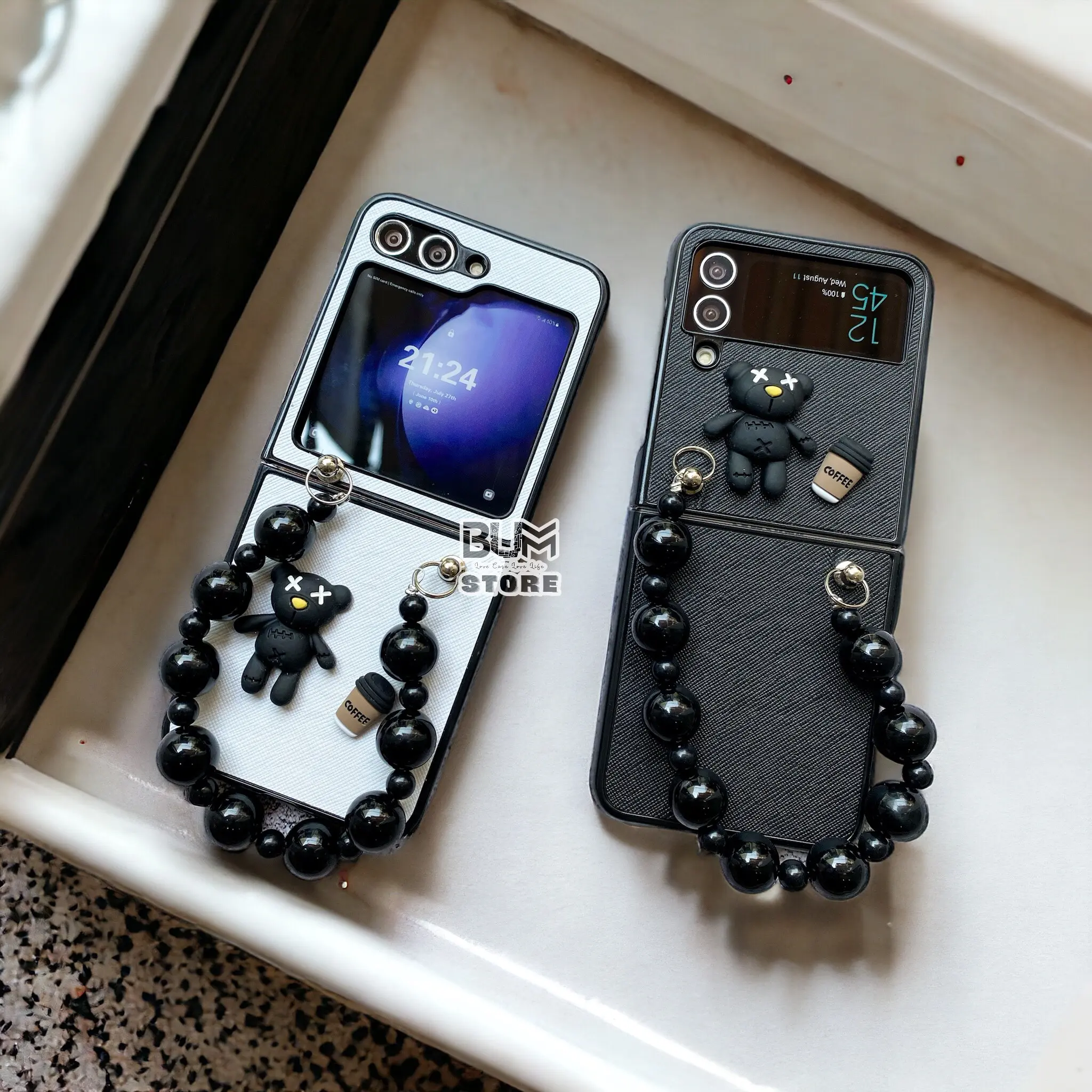Ốp Lưng Samsung Galaxy Z FOLD 5 / Z FLIP 6 / Z Flip 5 / Z Flip 4 Gấu Nổi Kèm Dây Xỏ Tay Xinh Xắn - BUM STORE GALAXY CASE