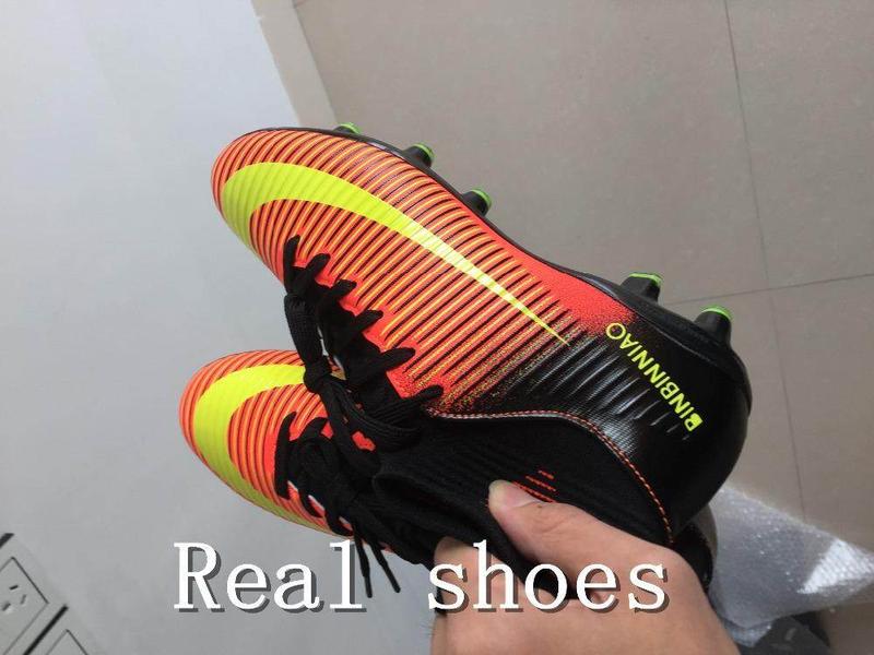 Product Introduction of Giày Futsal dành cho nam và nữ, giày bóng đá có gai dài đến mắt cá chân, giày cao cổ, giày thể thao trong nhà 3
