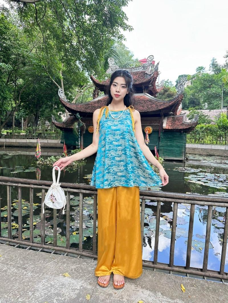 Product Introduction of [Tiệm nhà Mây- YM01] Yếm lụa hoa thắt nơ kèm quần lụa 4 màu Có thể giặt bằng máy Có thể giặt bằng máy Có hoa Có hoa Có hoa 3