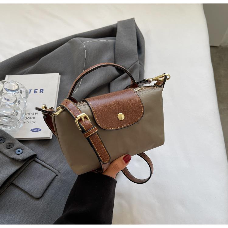 Product Introduction of Retro Explosions Handbag Shoulder Crossbody Bag Carrying High-grade Nylon Jiaozi Bag. 10
