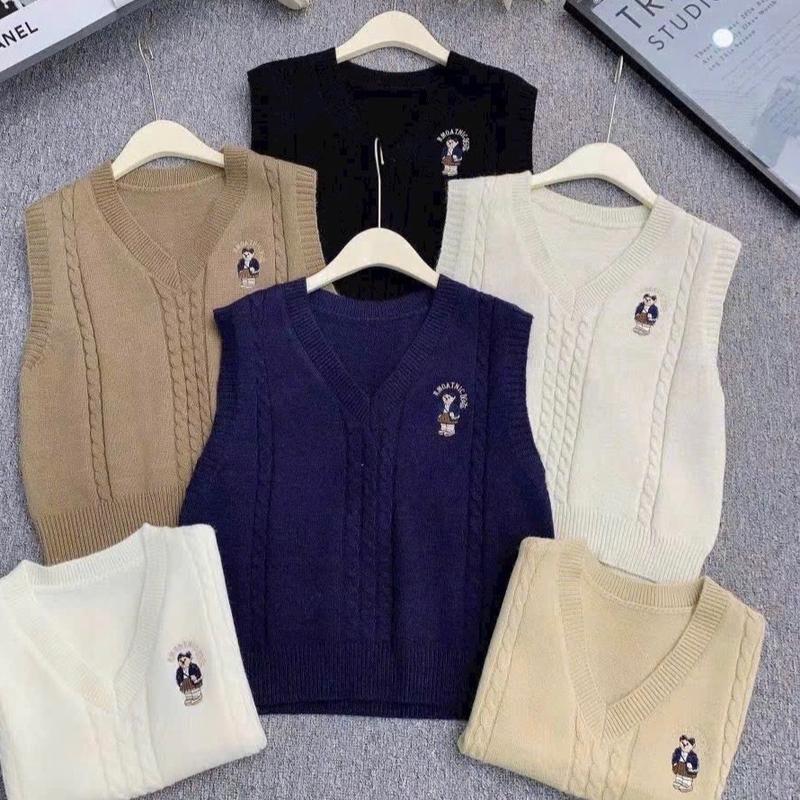 Áo Gile nữ trơn VẶN THỪNG THÊU GẤU ĐỨNG chất len mềm dày dặn phom rộng.