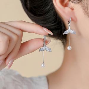 Hoa Tai Ngọc Trai Đuôi Nàng Tiên Cá, Kim Cương Giả Màu Xanh Lam, Thiết Kế Đặc Biệt Cao Cấp Hoa Tai Tua Rua, Thanh Lịch Và Mới, Hoa Tai Ngọc Trai Ngọc Trai, Sapphire Nàng Tiên Cá, Hoa Tai Tua Rua Thanh Lịch, Có Chi Tiết Pha Lê