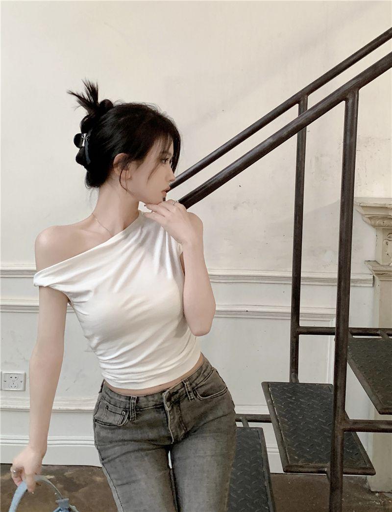 Product Introduction of Áo Phông Trễ Vai Phong Cách Dễ Thương Và Gợi Cảm, Dành Cho Phụ Nữ Vào Mùa Hè 2025, Cô Gái Nóng Bỏng, Mỏng Vừa Vặn, Thiết Kế Không Đối Xứng Và Đẹp, Áo Độc Đáo 12