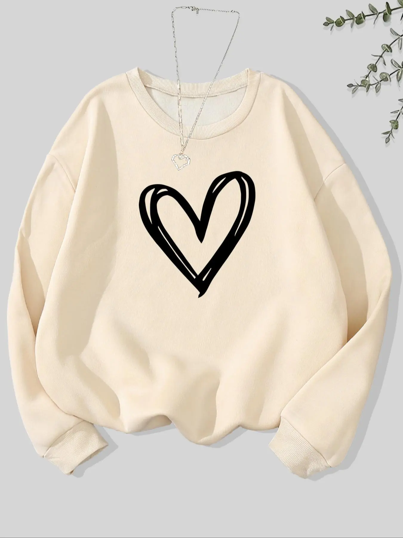 Women's Heart Print Round Neck Sweatshirt, Casual Long Sleeve Pullover for Fall & Winter, Women's Clothes for Daily Wear
