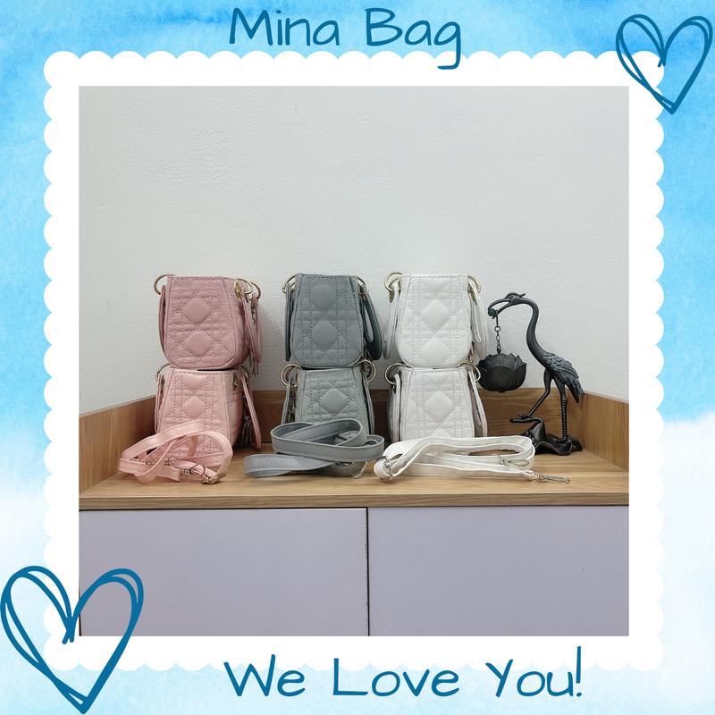 Product Introduction of Túi hộp vuông mini DA BÓNG DA LÌ tag vàng tag bạc không vừa điên thoại cầm tay đeo chéo kèm móc chữ xinh xắn 4