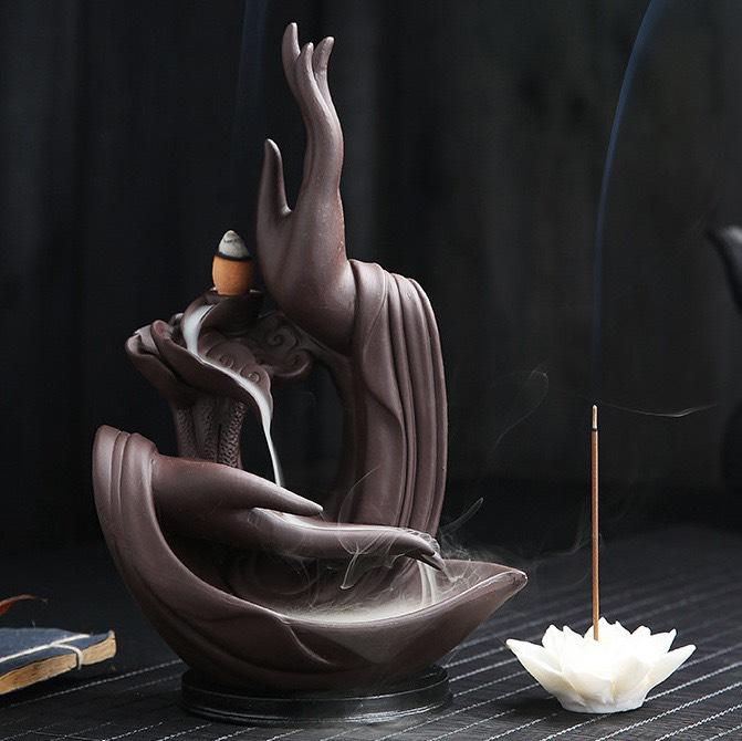 Thác khói trầm hương - bàn tay phật