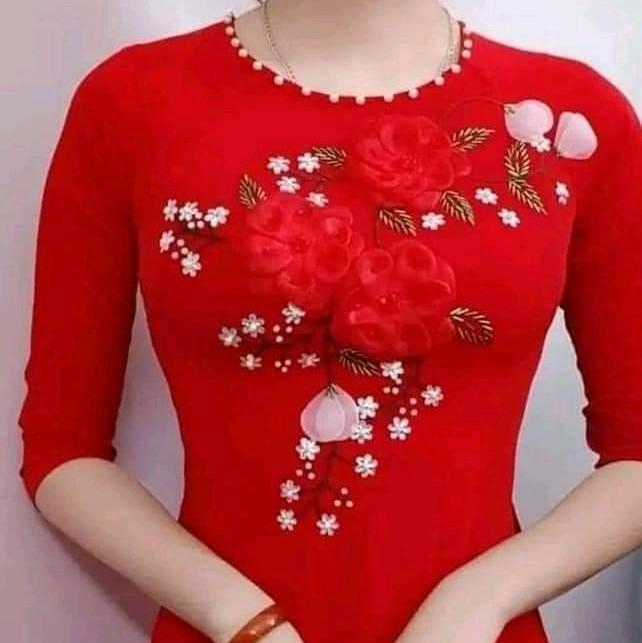 áo dài đỏ cổ tròn tay lỡ lụa mỹ kết hoa tay 0