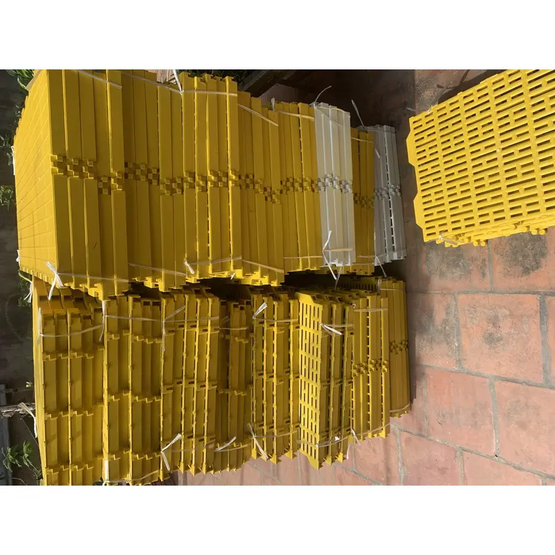 Sàn Nhựa Chăn Nuôi Chó, Mèo Thú Cưng, Chim Gà, Vịt Dễ Vệ Sinh, Sạch Sẽ Kích Thước 100x50x3cm - Nhựa Bền Đẹp, Lỗ Vuông 2cm, Khối Lượng 2500g 2