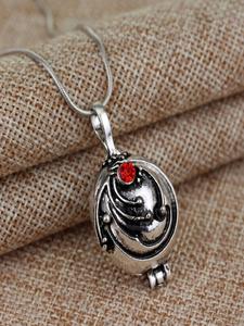 Collar con colgante de La Saga de los Vampiros, Gargantilla de aleación con adornos de gemas, Joyería para fiesta de Halloween, Adecuado para todas las estaciones