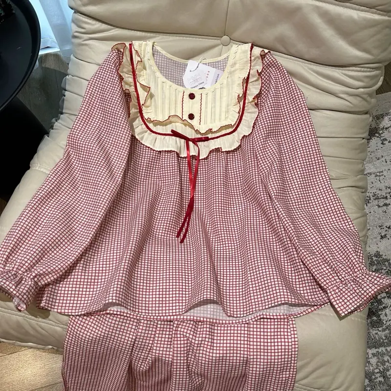 Bộ bánh bèo kẻ caro đỏ cute 4