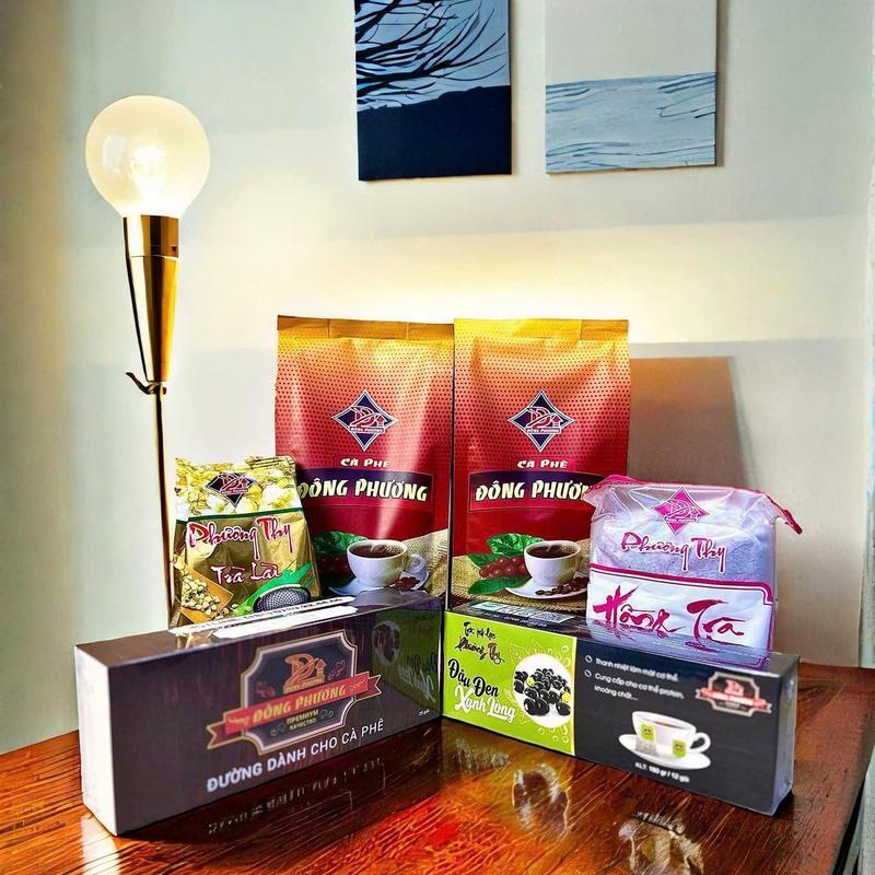 Cà Phê Đông Phương COMBO Số 2: Gồm: 2 Gói Cà phê Số 2 500g gói - 1 Hộp Đường Đông Phương 25gói hộp - 1 Hộp Trà đậu đen xanh lòng dạng túi lọc 180g hộp - 1 Gói Hồng trà túi lọc 150g gói - 1 Gói Trà Lài 70g gói Tea Cafe cà phê cà phê