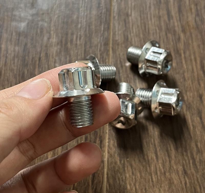 Ốc Chân Gương Salaya Ren Thuận Và Ngược Chân 10ly Gắn Xe Máy