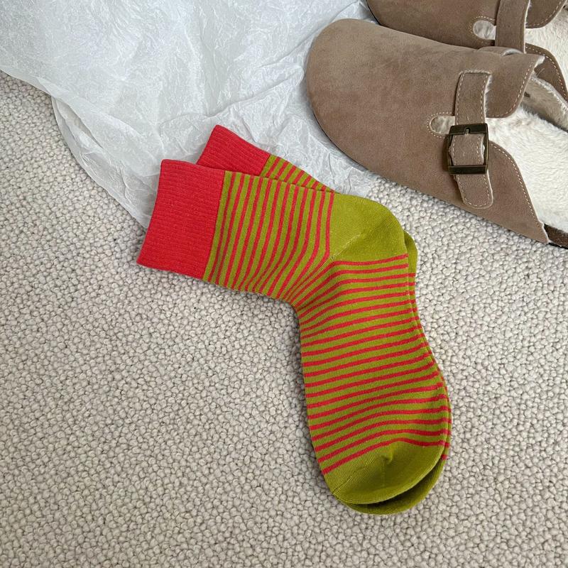 Product Introduction of Maillard Ins East Gate Contrast Color Screw Type Striped Socks Autumn and Winter Bunching Socks Leisure Tube Socks Girls Socks Outdoor Sport 0
