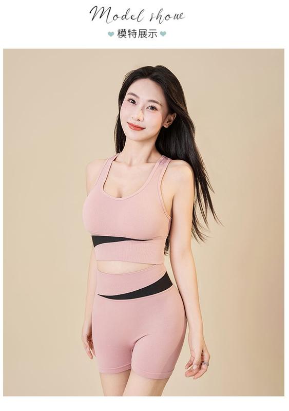 Product Introduction of New Women's Contrast Color Yoga Clothes Suit Girls Quick-Drying Running Outfit Suit Outer Wear Yoga Clothes with Chest Pad 11