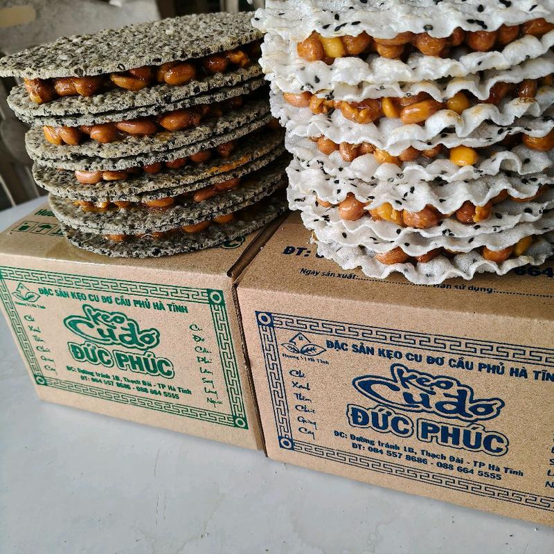COM BO 2 HỘP KẸO CUDO (1hop truyền thống và 1 hộp đặc biệt mè đen). nặng hơn 1400g(cả hộp),(2 hộp 10 miếng,tặng 1 miếng)  ,Ăn Vặt Snack 2