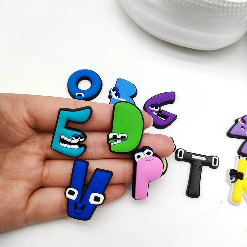 215 Pin Sandal Charms Huruf Karakter Hewan Gigi Smile 4
