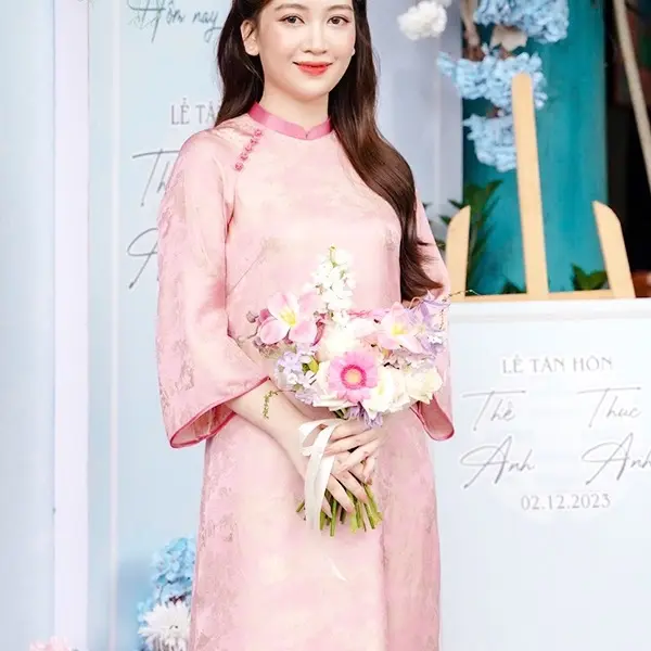 Áo Dài Gấm Tằm Tháp siêu đẹp, điểm cúc, cổ và tay phối cùng màu quần