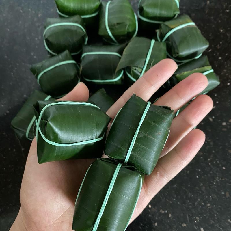 Nem chua Thanh Hoá : 10 chiếc nem vuông to VIP chuẩn vị