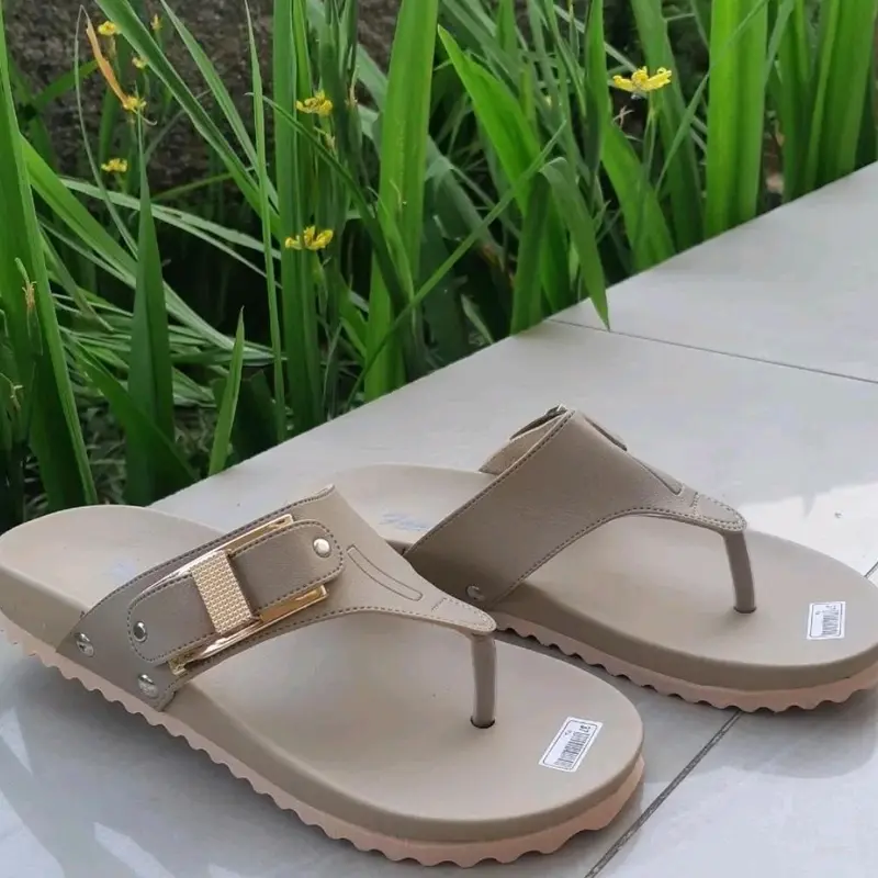 Sandal jepit wanita motif gesper elegan sendal sehari hari 1