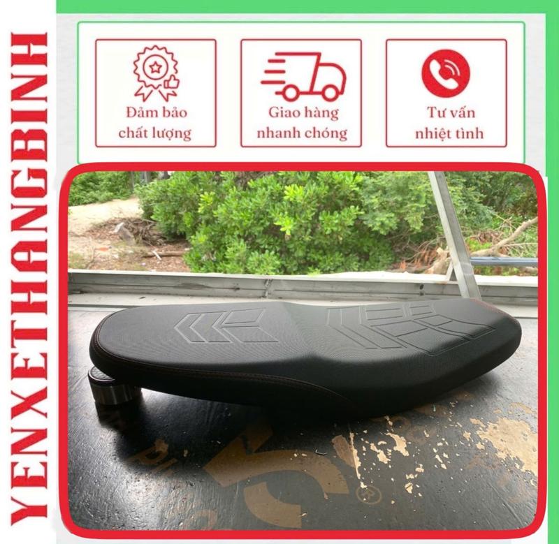 Yên Sirius 50cc/110cc 2 Tầng Mỏng Vân Xương Cá Chỉ Đỏ Mẫu Mới (Yên Mút Trắng)