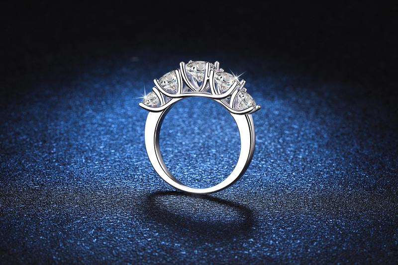 Product Introduction of European & American Style S925 Sterling Silver Ring For Women D Color Moissanite Stackable Ring High Sense 3.6 Ct Moissanite Ring 6