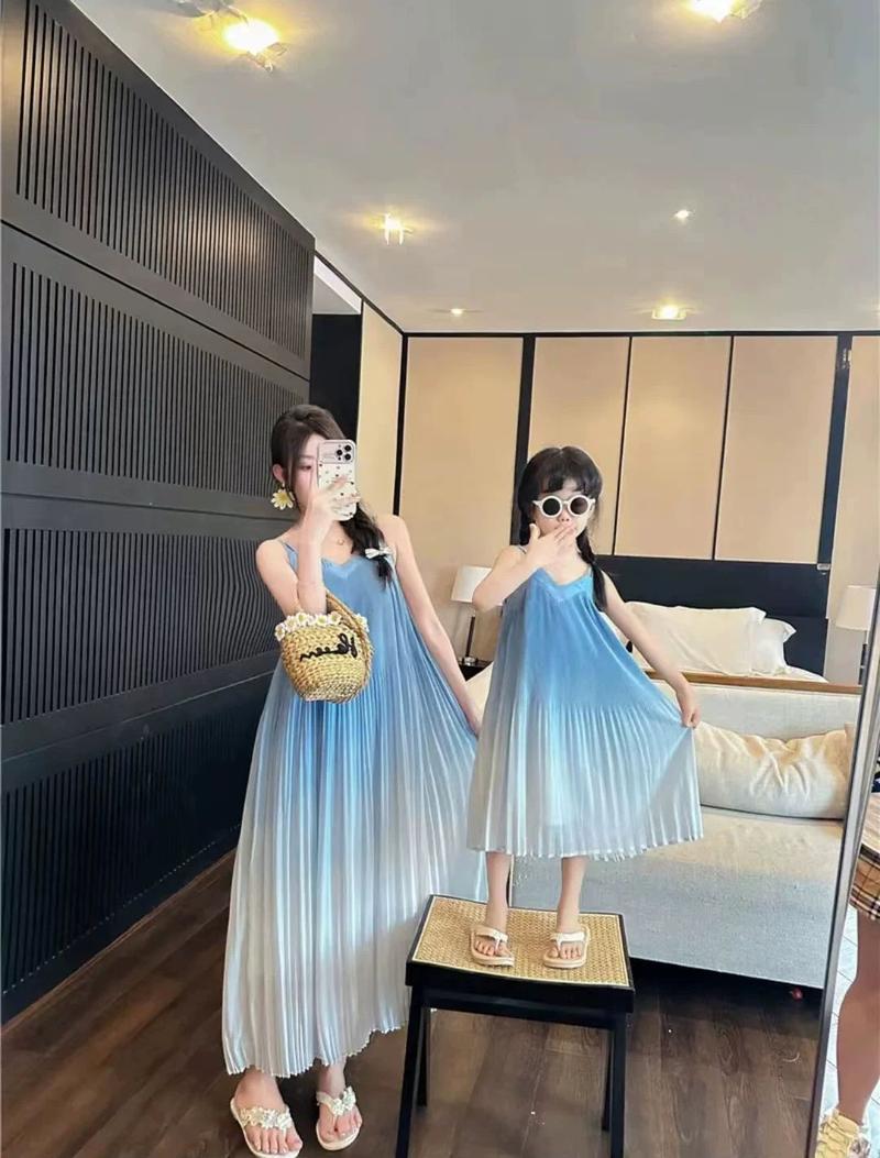 Product Introduction of Váy quần áo gia đình, Mẹ và con gái, Ba người, Phong cách phương Tây, Thích hợp cho kỳ nghỉ và bãi biển, Cỡ Trung Bình và lớn, cho cha mẹ-con, Bộ ba, Mùa hè, Hàng mới về năm 2024, Chủ đề gia đình 16
