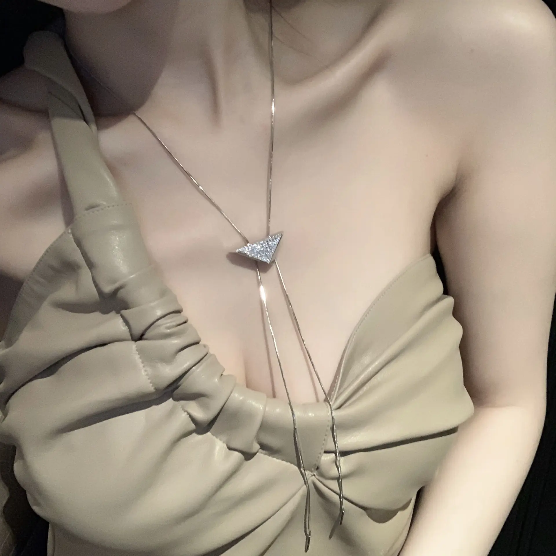【COD】Vòng Cổ Có Thể Vẽ, Thiết Kế Tam Giác Độc Đáo, Dành Cho Nữ, Phong Cách Âu Mỹ, Thiết Kế Đẹp, Dây Chuyền Xương Đòn, Phụ Kiện Cao Cấp